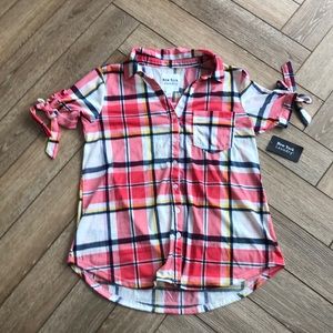 New York Laundry button down plaid shirt with tied short sleeves.